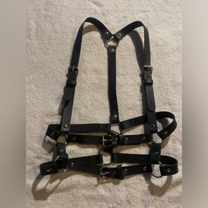 Black top harness
